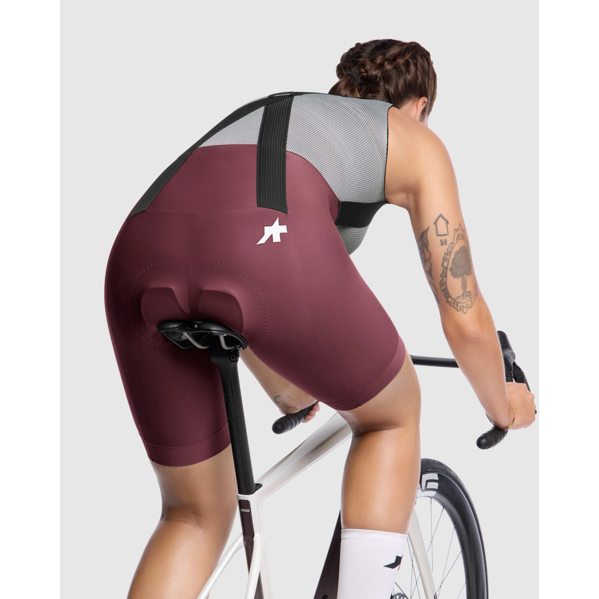 Assos Uma GT S11 sieviešu šorti | Burgundy Red