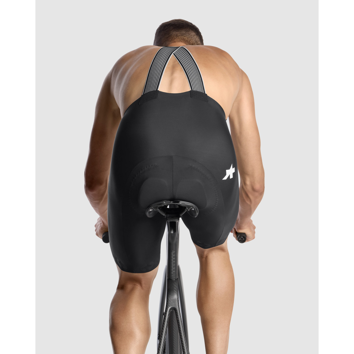 Assos Equipe R S11 šorti | blackSērija