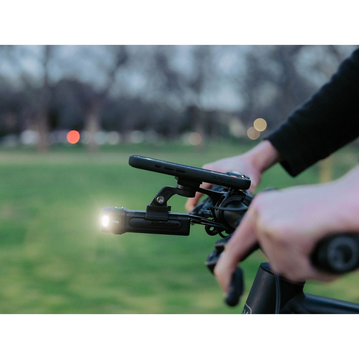 Quad Lock® Out Front Mount luktura/kameras adapteris