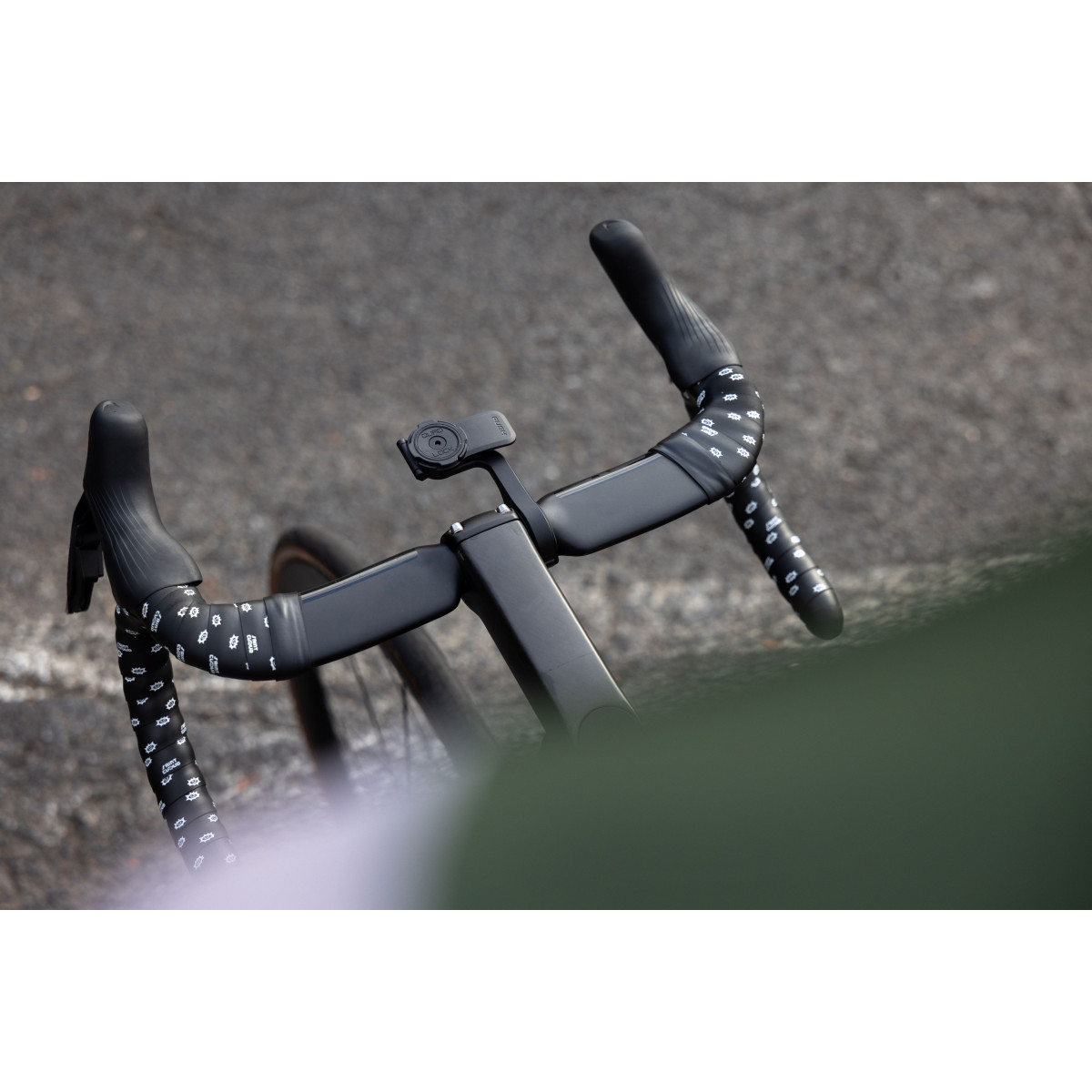 Quad Lock® Out Front Mount Pro telefona maciņa turētājs