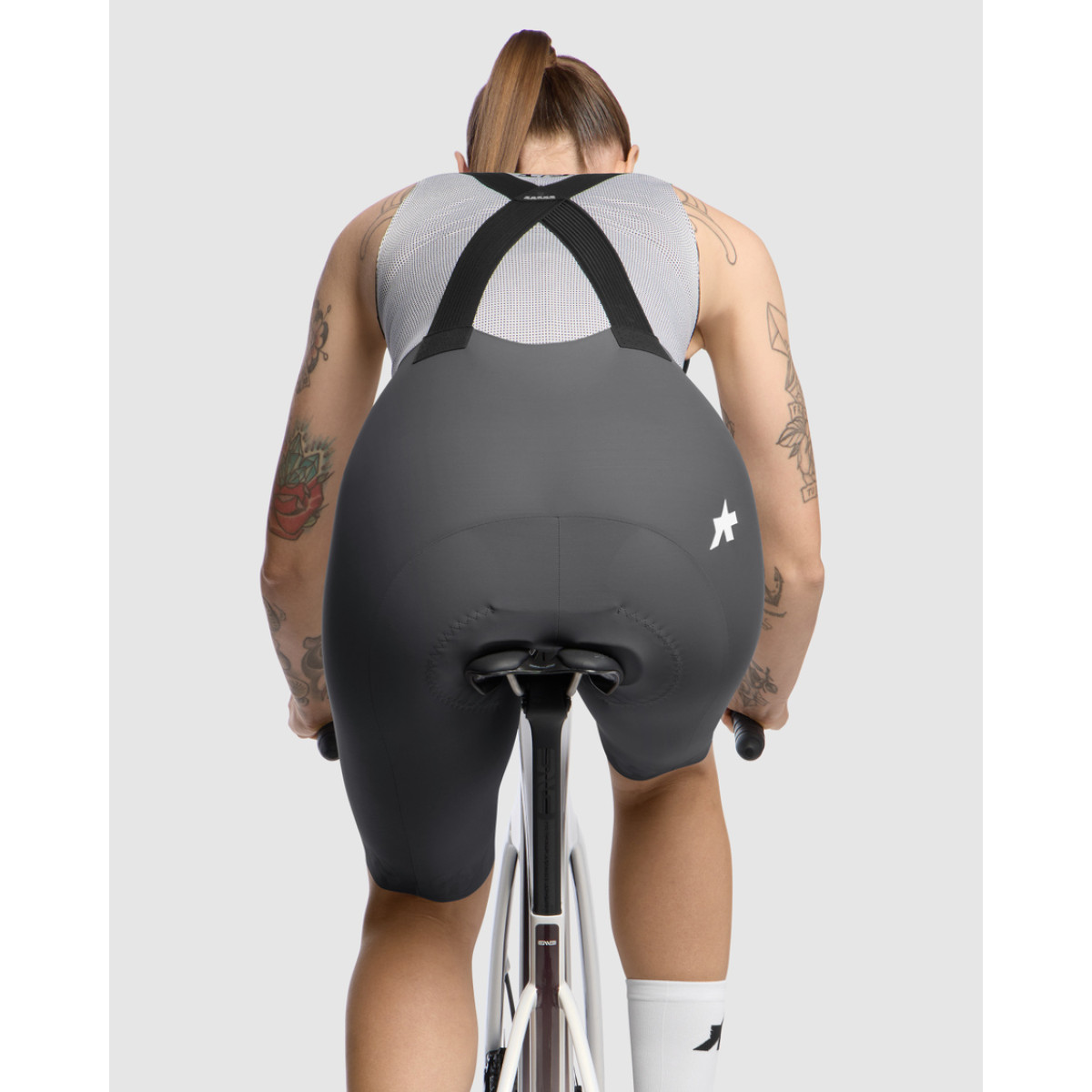 Assos Dyora R S11 sieviešu bikšu šorti ar lencēm | Robust Grey