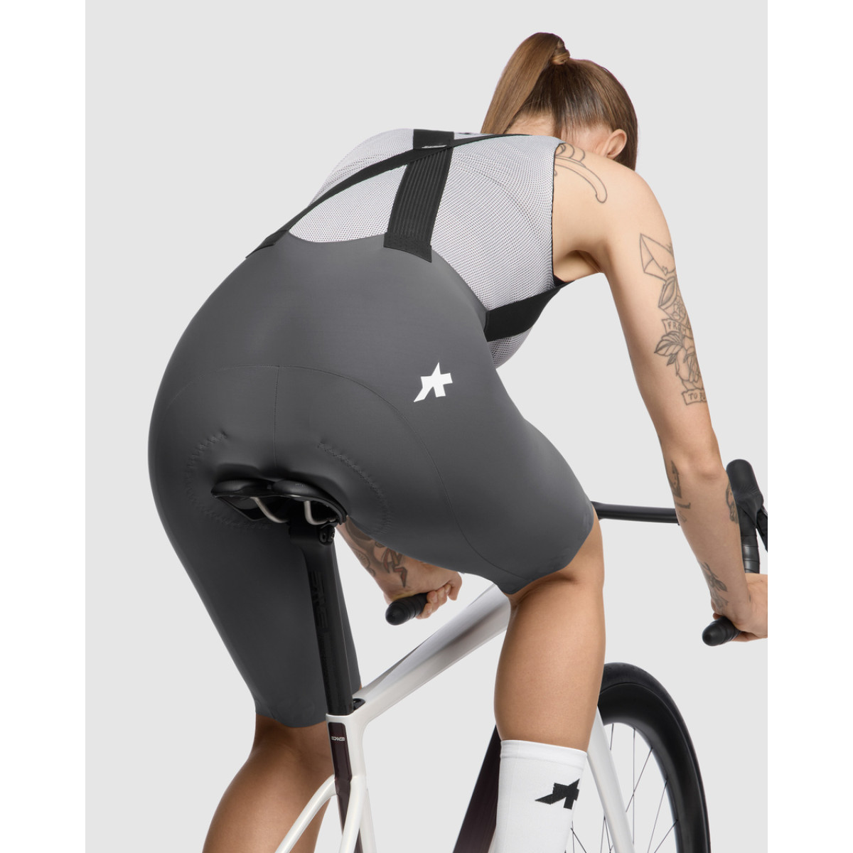 Assos Dyora R S11 sieviešu bikšu šorti ar lencēm | Robust Grey