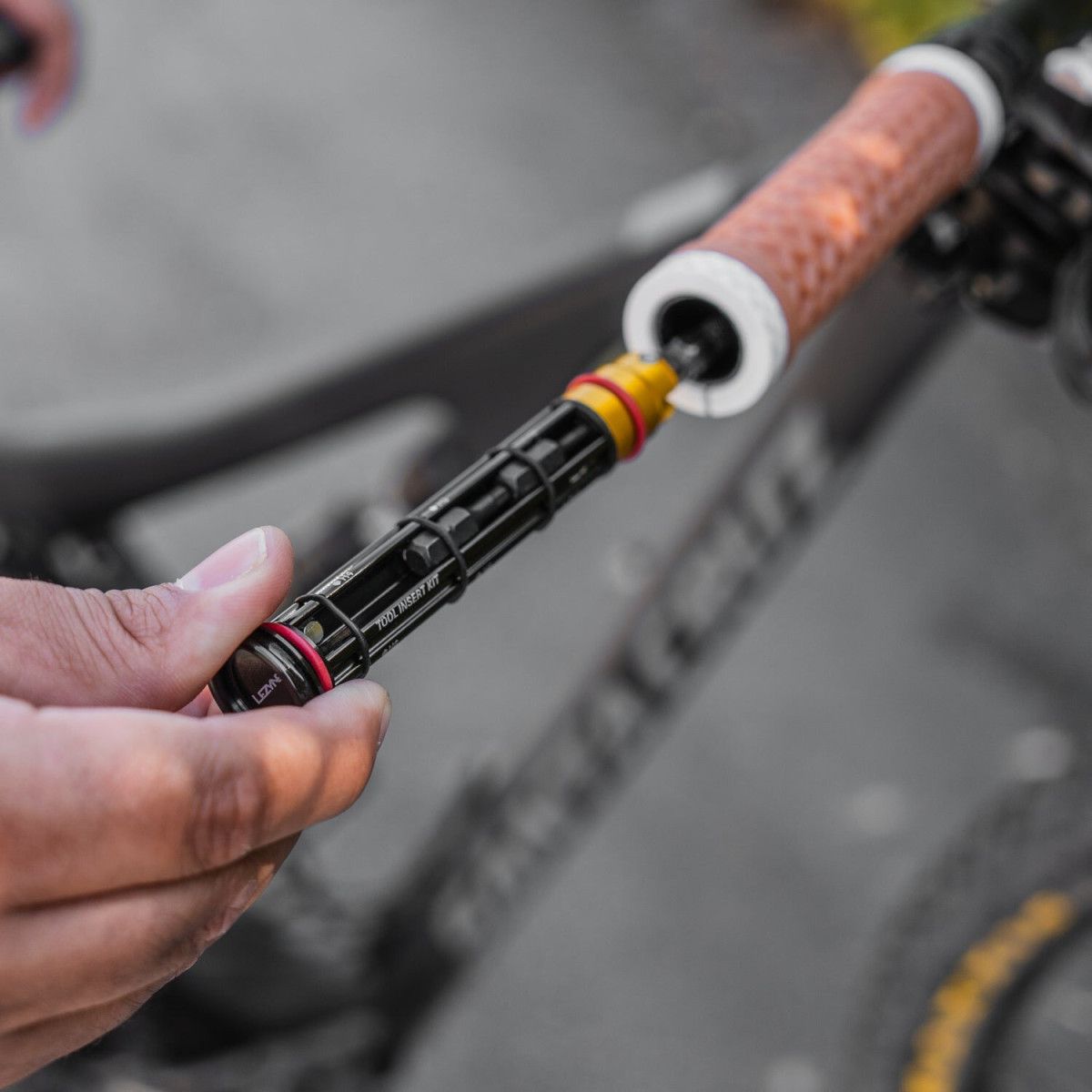 Lezyne Barplug ieliktnis + bezcauruļu komplekts | Medium