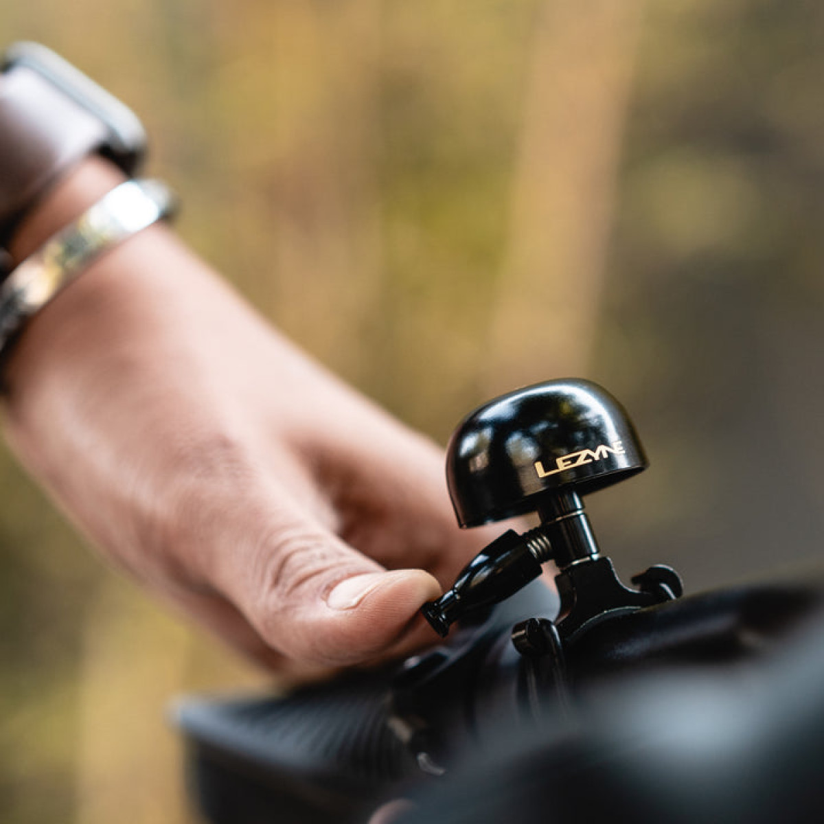 Lezyne Classic Brass mazais velosipēda zvans | Viss melns