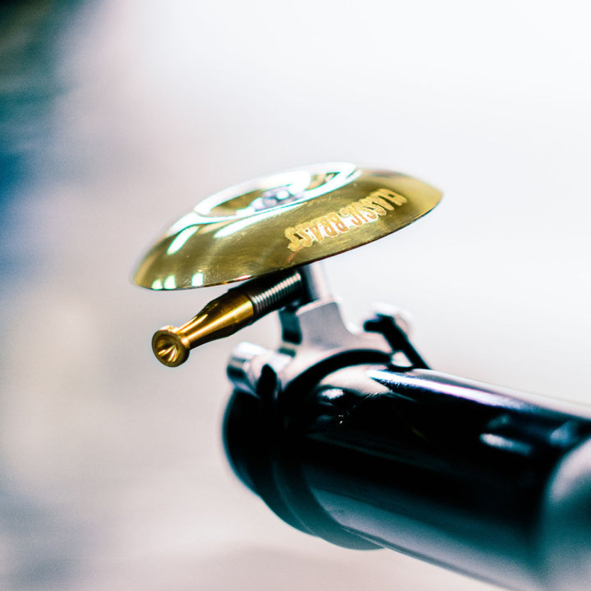 Lezyne Classic sekls misiņa velosipēdu zvans | Melns - zelta
