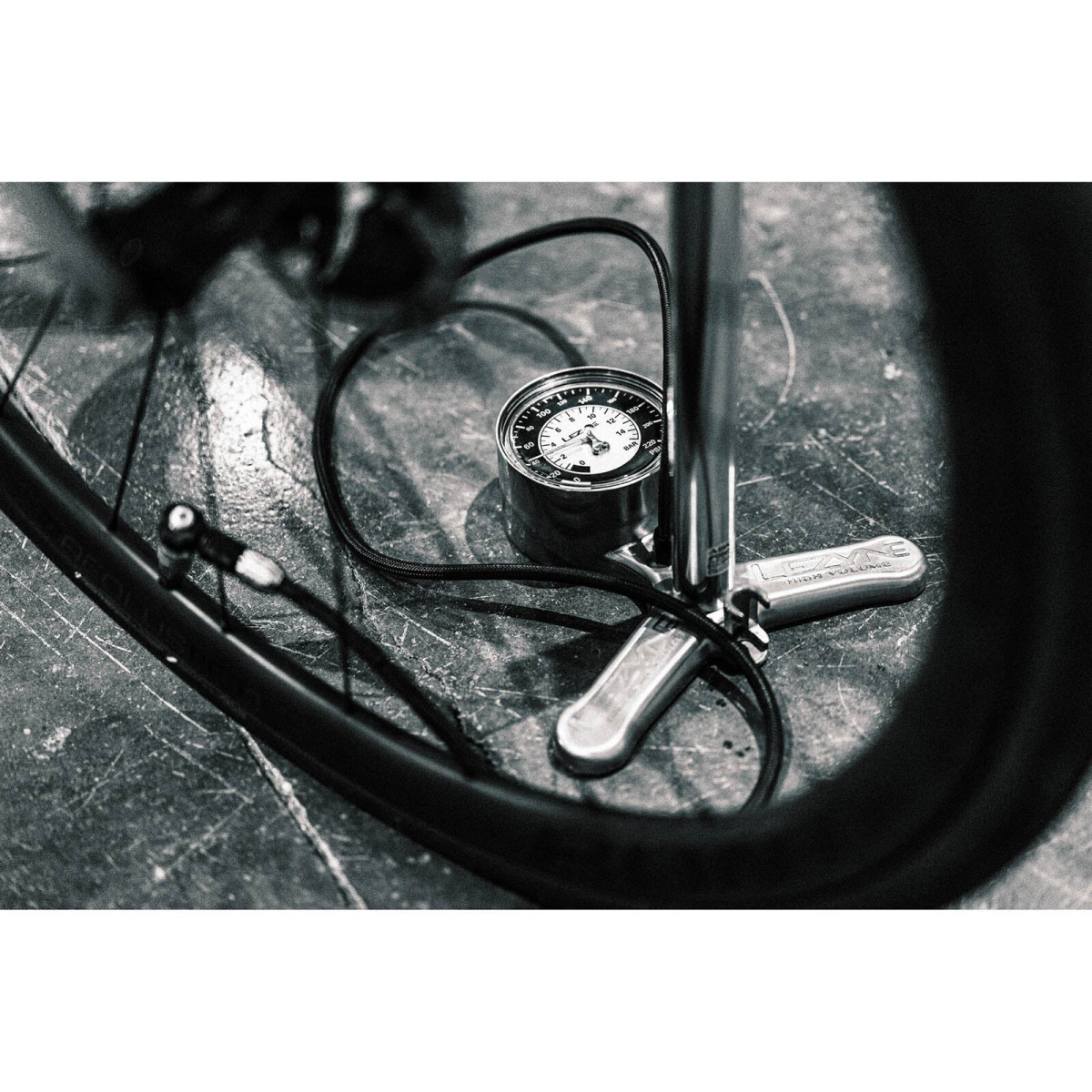 Lezyne CNC 3.5 grīdas pumpis | Gloss Silver