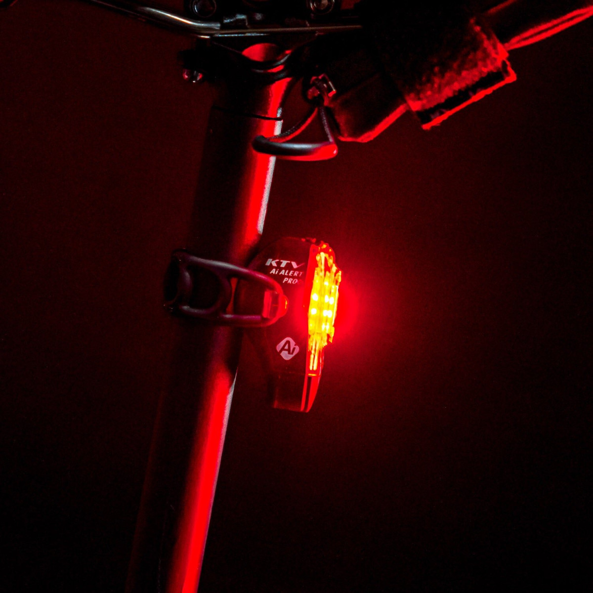 Lezyne KTV PRO+ Ai Alert aizmugurējais lukturis