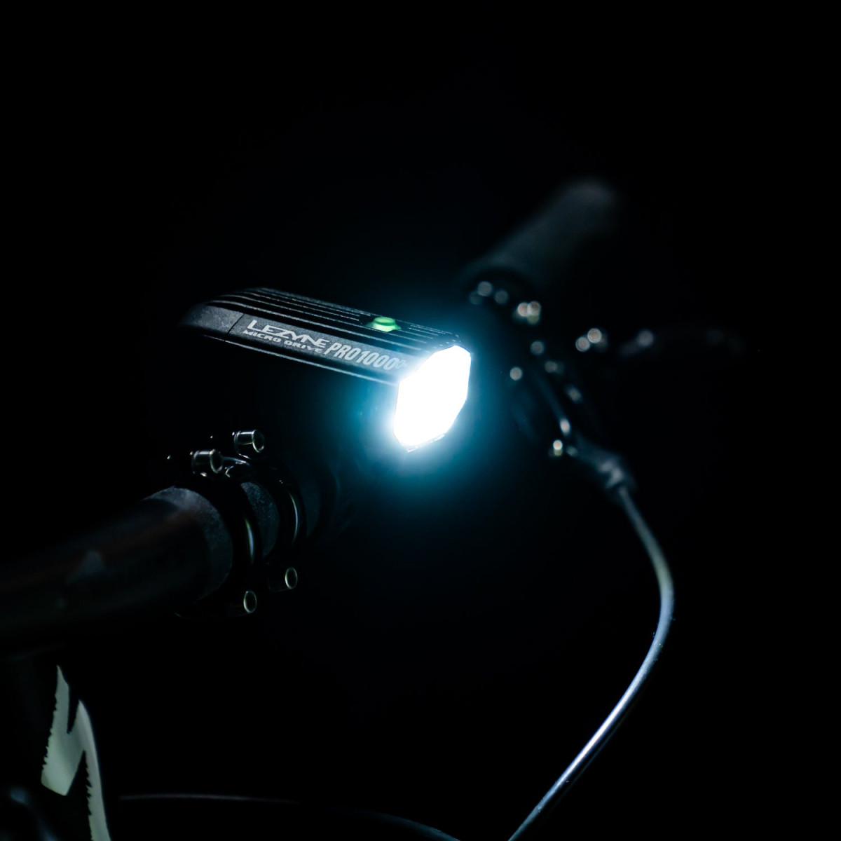 Lezyne Micro Drive Pro 1000+ priekšējais lukturis