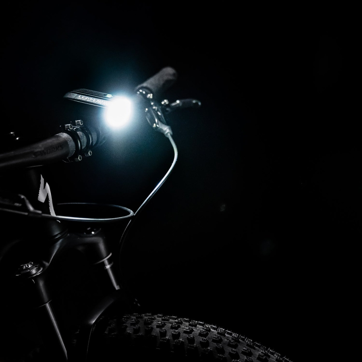 Lezyne Micro Drive Pro 1000+ priekšējais lukturis