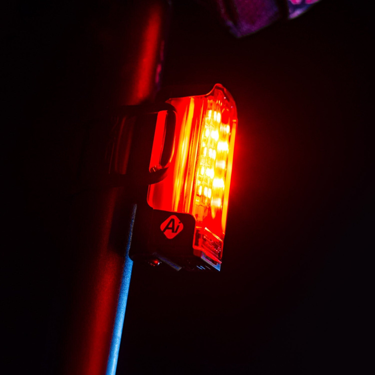 Lezyne Strip Pro Ai Alert 400+ aizmugurējais lukturis