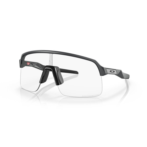 Oakley Sutro Lite saulesbrilles | Matte Carbon - Clear To Black Iridium Photochromic